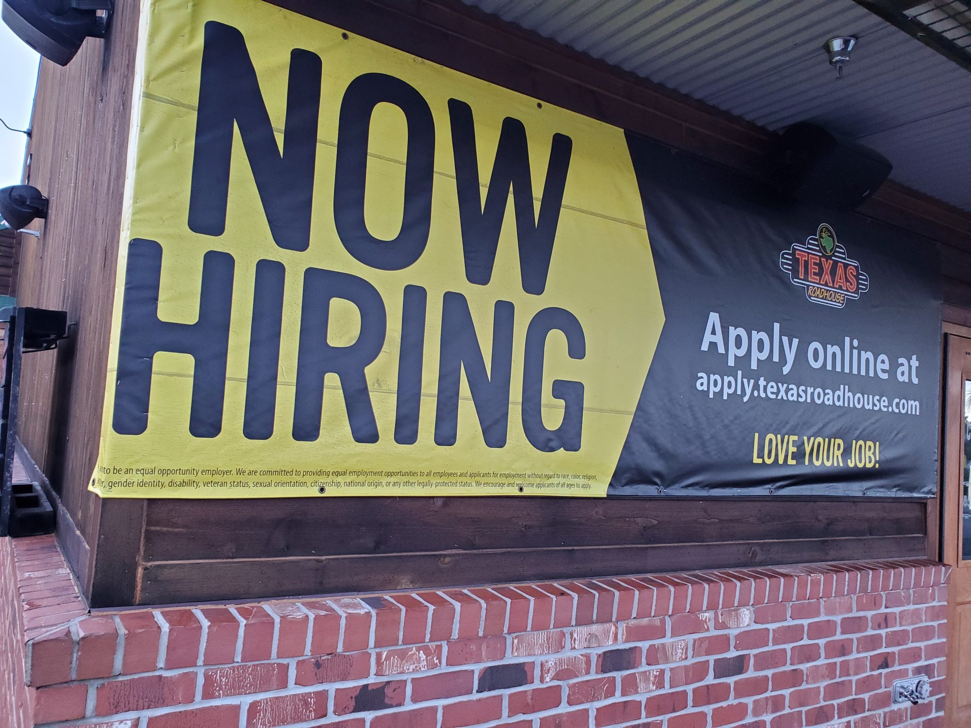 How to Buy Large Vinyl Signs & Banners in 5 Steps